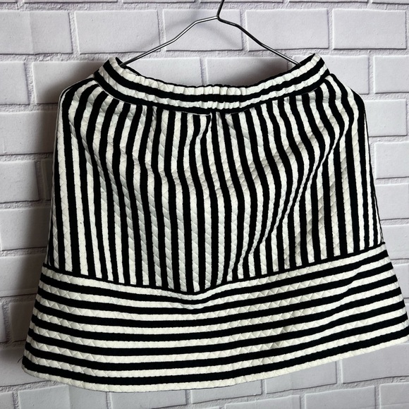 XHILARATION Black and White Striped Women's skirt / size SP - Picture 5 of 9